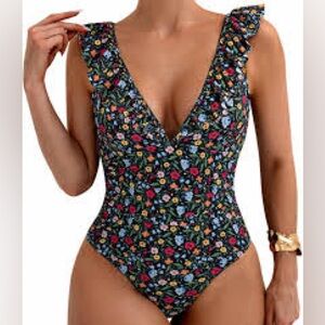 Floral Ruffle Strap One-Piece Swimsuit | Size Small | Like New